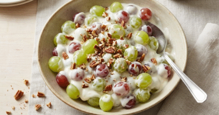Easy Grape Salad Recipe (Creamy, Cool & Perfect for Summer!) grape salad recipe